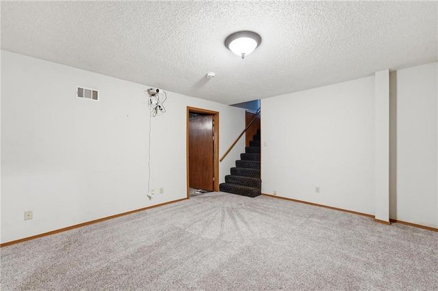 7130 N Woodland Avenue, Gladstone, MO 64118