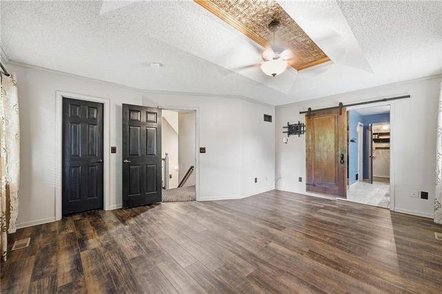 7130 N Woodland Avenue, Gladstone, MO 64118