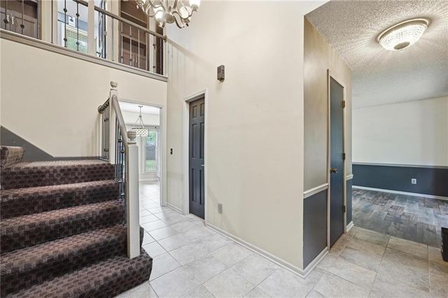 7130 N Woodland Avenue, Gladstone, MO 64118
