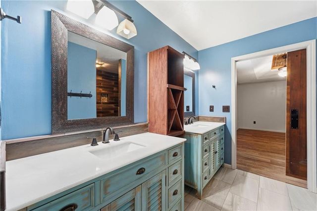 7130 N Woodland Avenue, Gladstone, MO 64118
