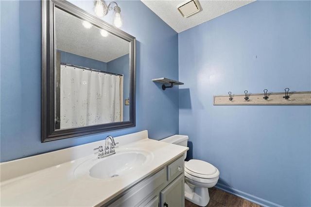 7130 N Woodland Avenue, Gladstone, MO 64118