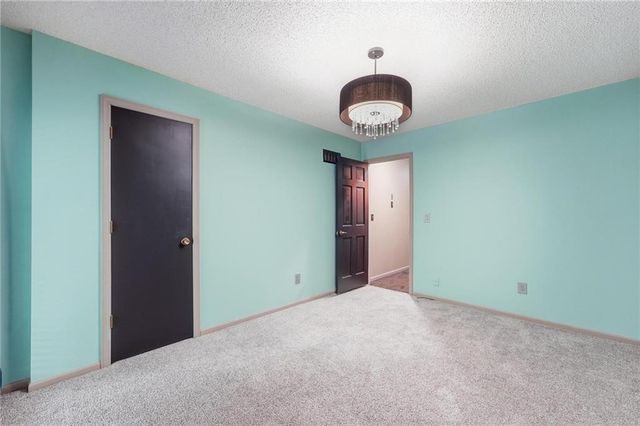7130 N Woodland Avenue, Gladstone, MO 64118