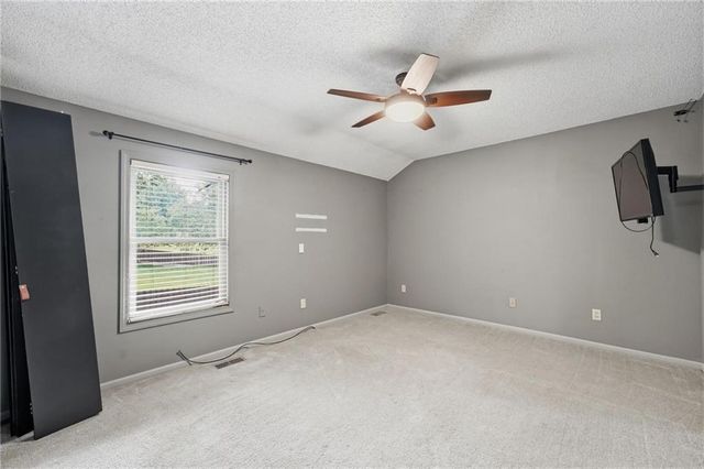 7130 N Woodland Avenue, Gladstone, MO 64118