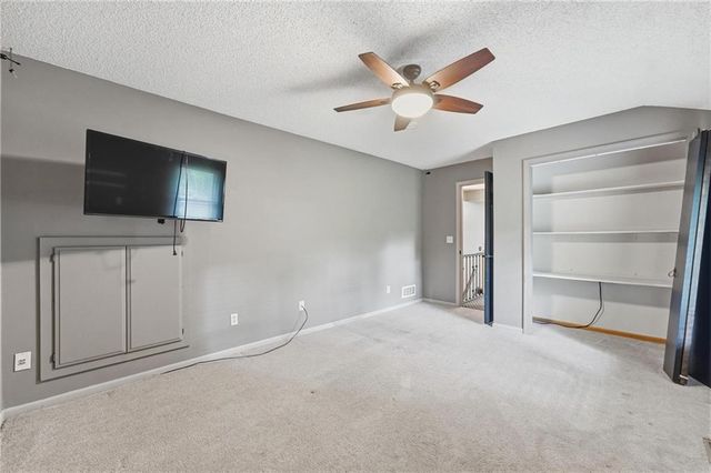 7130 N Woodland Avenue, Gladstone, MO 64118