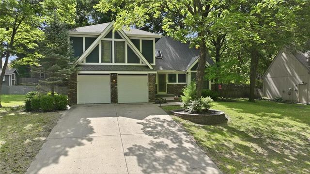 7130 N Woodland Avenue, Gladstone, MO 64118