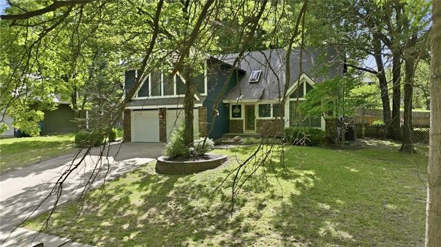 7130 N Woodland Avenue, Gladstone, MO 64118
