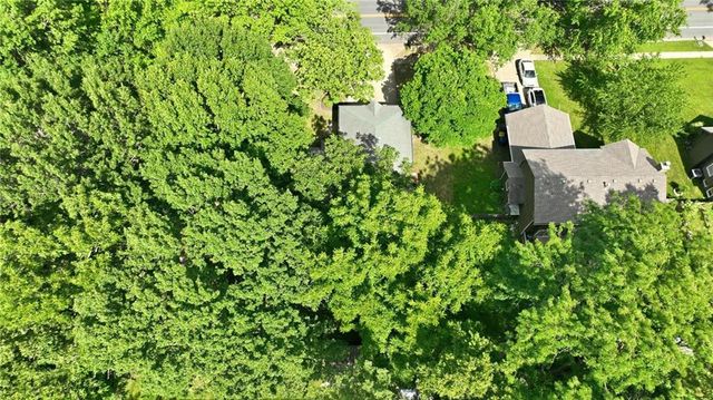 7130 N Woodland Avenue, Gladstone, MO 64118