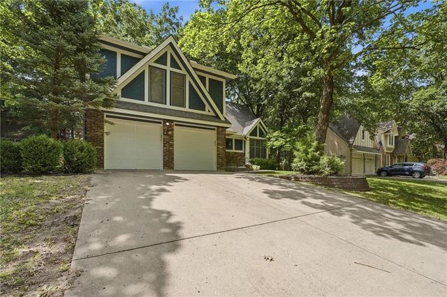 7130 N Woodland Avenue, Gladstone, MO 64118