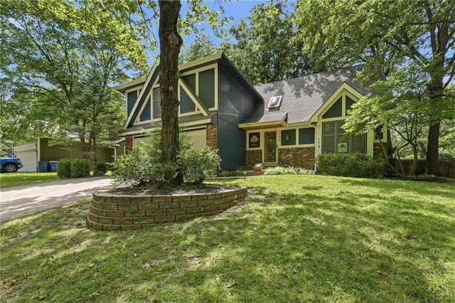 7130 N Woodland Avenue, Gladstone, MO 64118