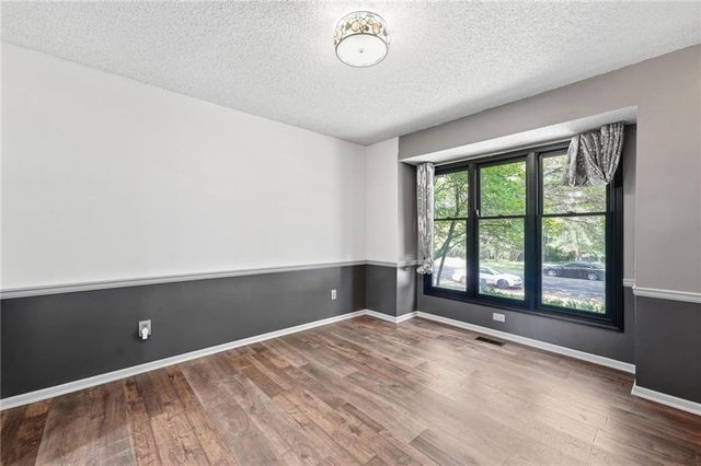 7130 N Woodland Avenue, Gladstone, MO 64118