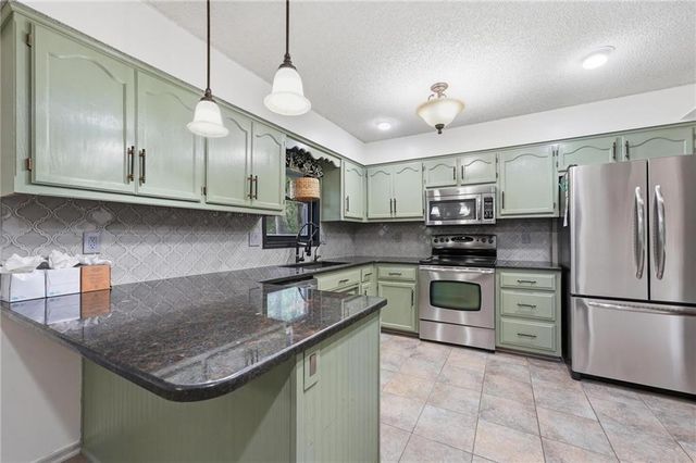 7130 N Woodland Avenue, Gladstone, MO 64118