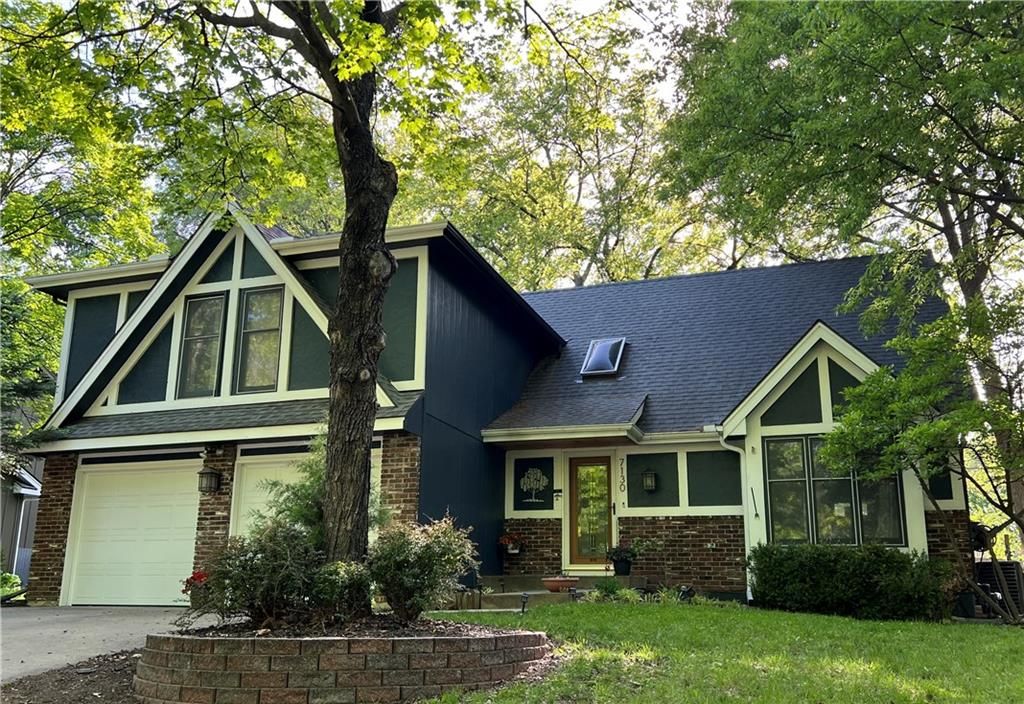 7130 N Woodland Avenue, Gladstone, MO 64118