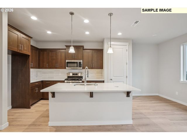 1222 W SPARROW Ave, La Center, WA 98629