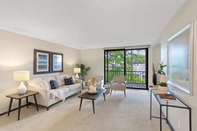 6085 Lincoln Drive 222, Edina, MN 55436