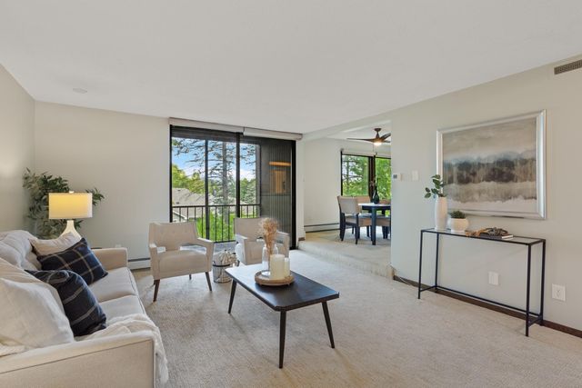 6085 Lincoln Drive 222, Edina, MN 55436