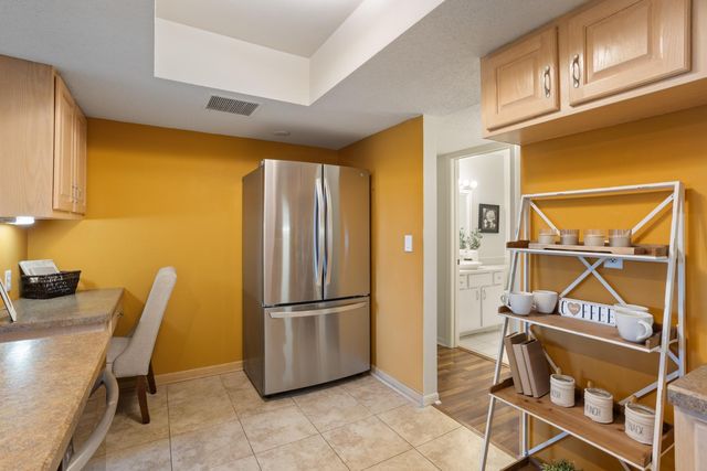 6085 Lincoln Drive 222, Edina, MN 55436