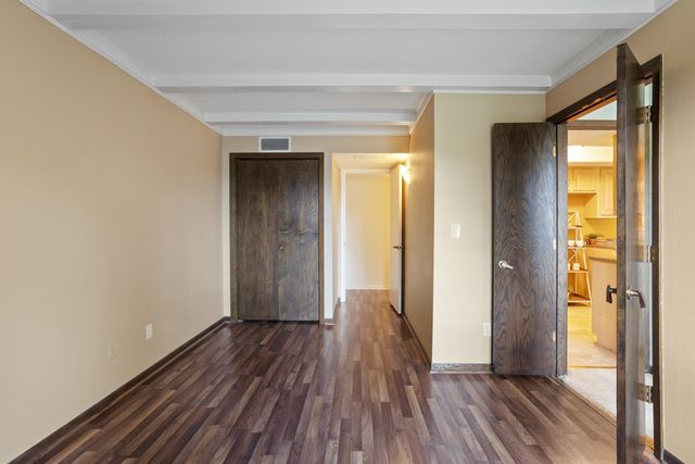 6085 Lincoln Drive 222, Edina, MN 55436