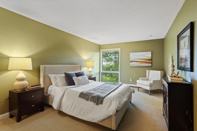 6085 Lincoln Drive 222, Edina, MN 55436