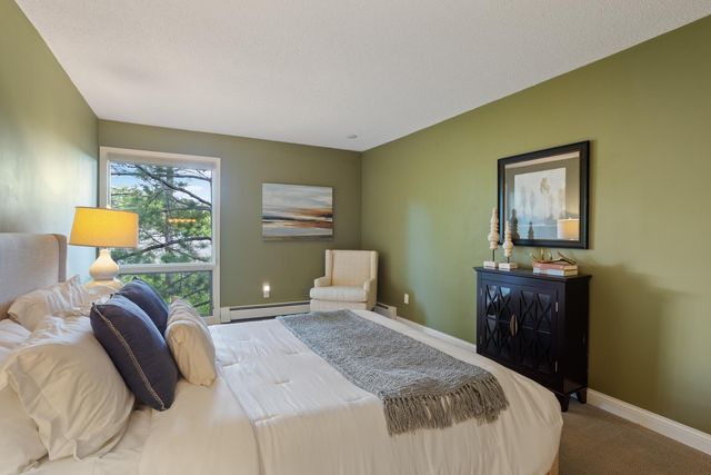 6085 Lincoln Drive 222, Edina, MN 55436