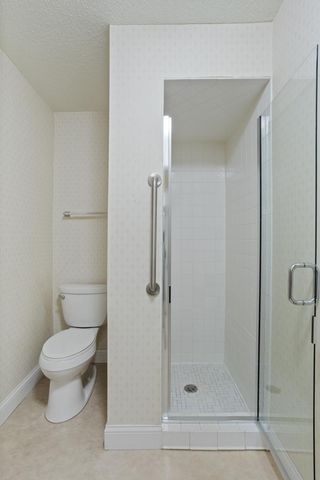 6085 Lincoln Drive 222, Edina, MN 55436