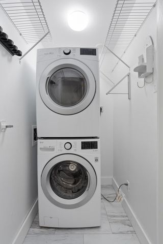 6085 Lincoln Drive 222, Edina, MN 55436