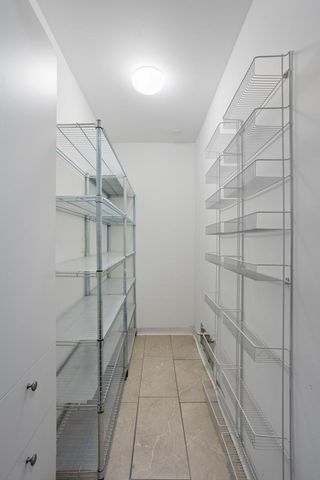 6085 Lincoln Drive 222, Edina, MN 55436