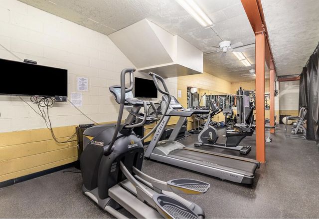 6085 Lincoln Drive 222, Edina, MN 55436