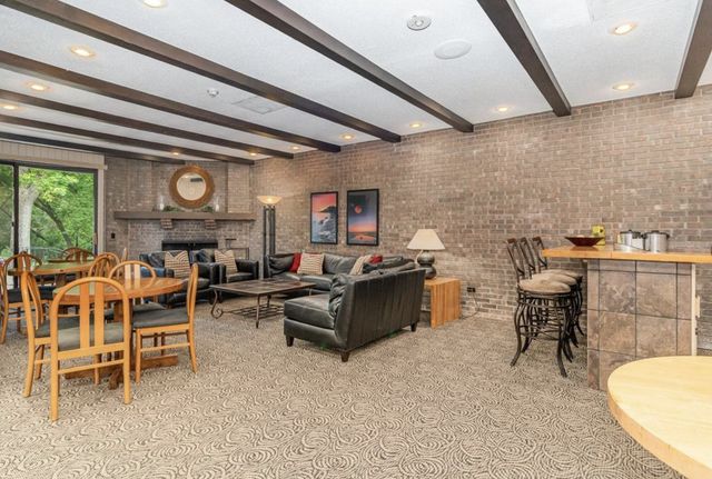 6085 Lincoln Drive 222, Edina, MN 55436