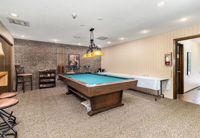 6085 Lincoln Drive 222, Edina, MN 55436