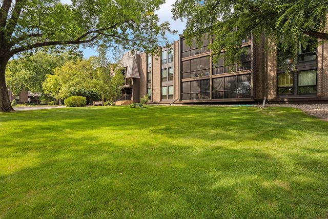 6085 Lincoln Drive 222, Edina, MN 55436