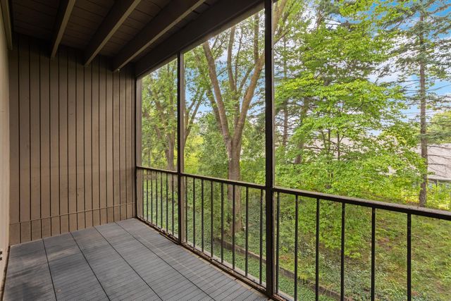 6085 Lincoln Drive 222, Edina, MN 55436