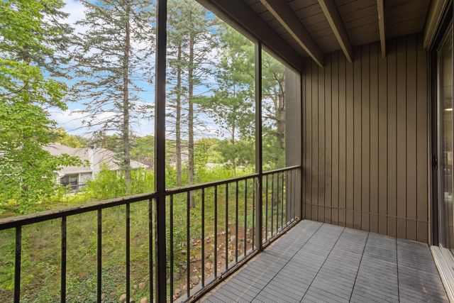 6085 Lincoln Drive 222, Edina, MN 55436