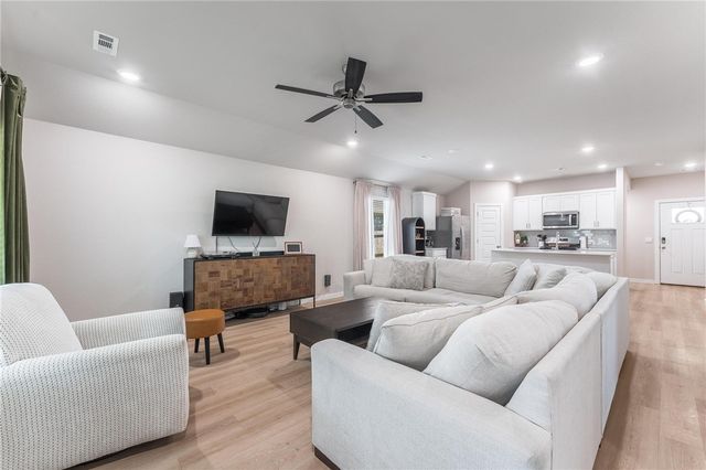 2210 S 10th Street, Rogers, AR 72758