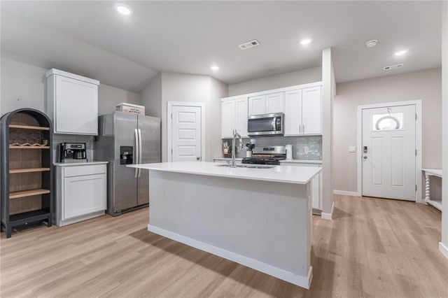 2210 S 10th Street, Rogers, AR 72758