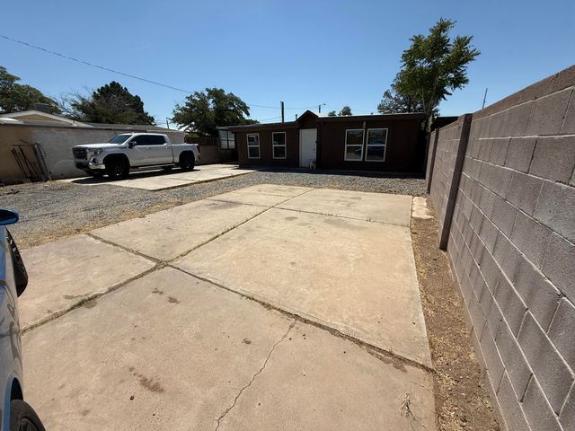 109 La Plata Road NW, Albuquerque, NM 87107