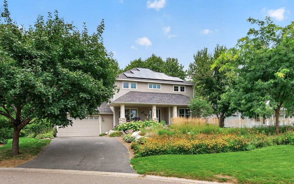 877 New Century Boulevard S, Maplewood, MN 55119 — exterior