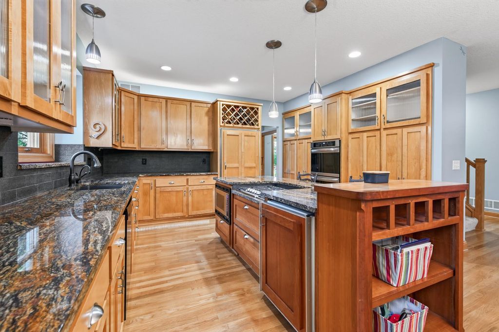877 New Century Boulevard S, Maplewood, MN 55119 — photo 3