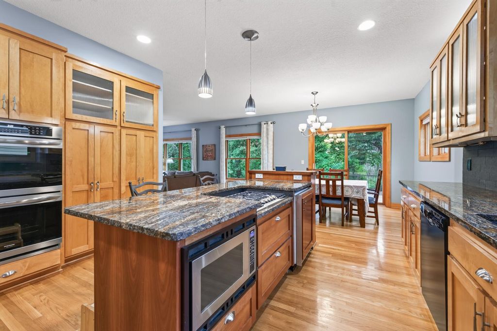 877 New Century Boulevard S, Maplewood, MN 55119 — photo 4