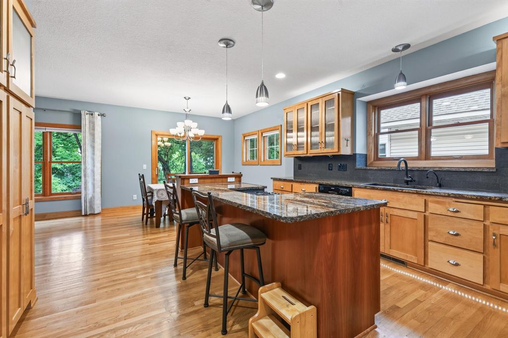877 New Century Boulevard S, Maplewood, MN 55119 — photo 5