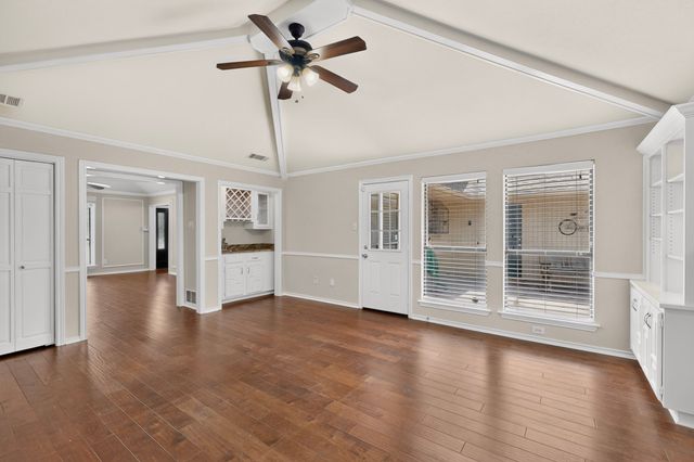 1900 Thames Drive, Arlington, TX 76017