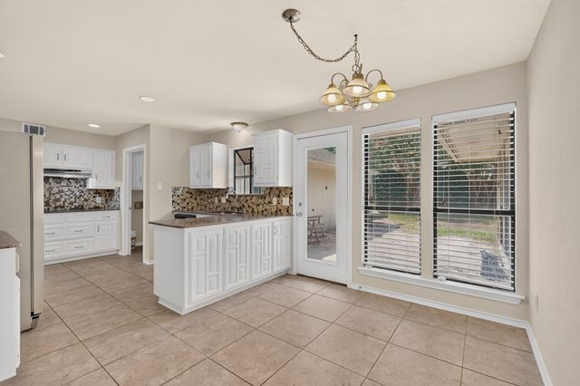 1900 Thames Drive, Arlington, TX 76017