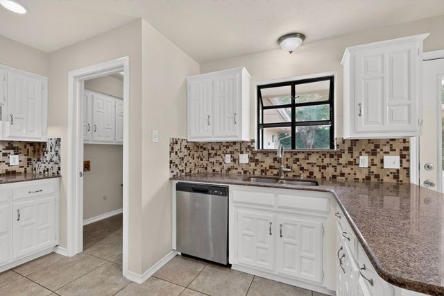 1900 Thames Drive, Arlington, TX 76017