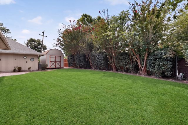 1900 Thames Drive, Arlington, TX 76017
