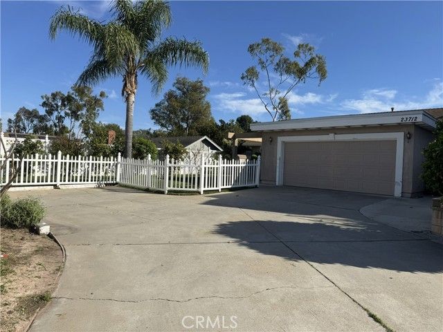 23712 San Dona, Laguna Hills, CA 92653