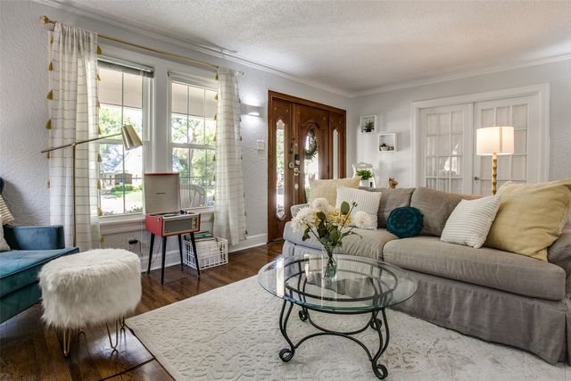 3005 6th Avenue, Fort Worth, TX 76110