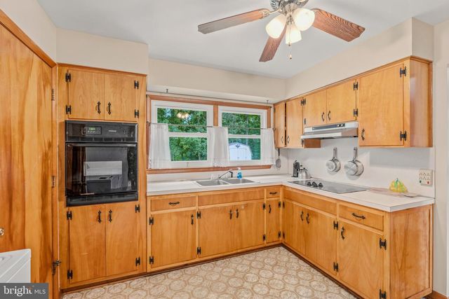 381 GROVE HEIGHTS RD, Berkeley Springs, WV 25411