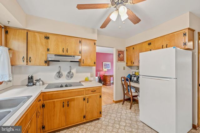 381 GROVE HEIGHTS RD, Berkeley Springs, WV 25411
