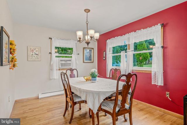 381 GROVE HEIGHTS RD, Berkeley Springs, WV 25411