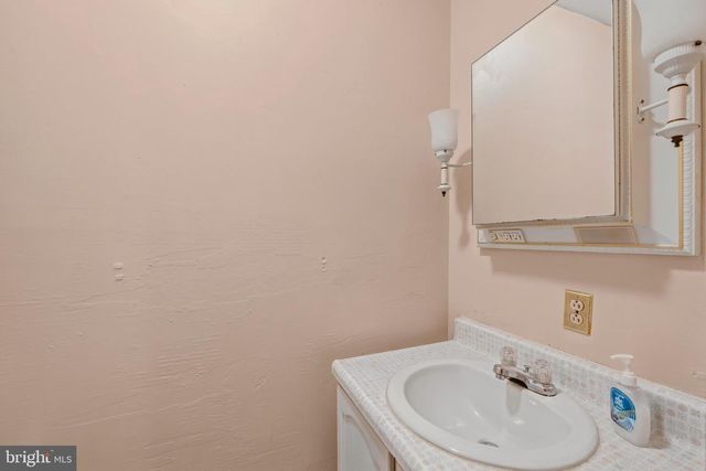 381 GROVE HEIGHTS RD, Berkeley Springs, WV 25411