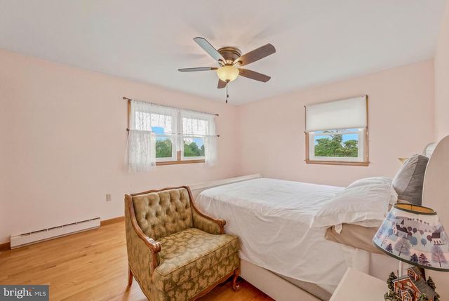 381 GROVE HEIGHTS RD, Berkeley Springs, WV 25411